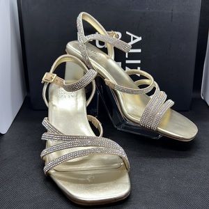 Naturalizer “Niko 2” Ankle Strap Sandals